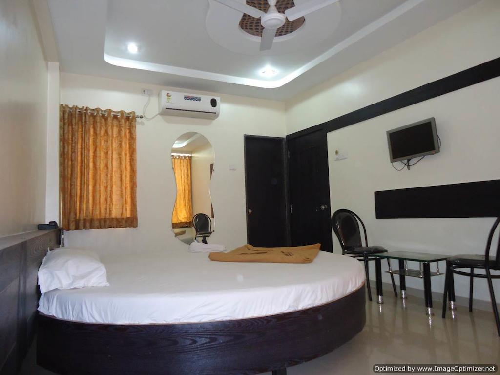 Hotel Sai Galaxy Inn Shirdi Zimmer foto