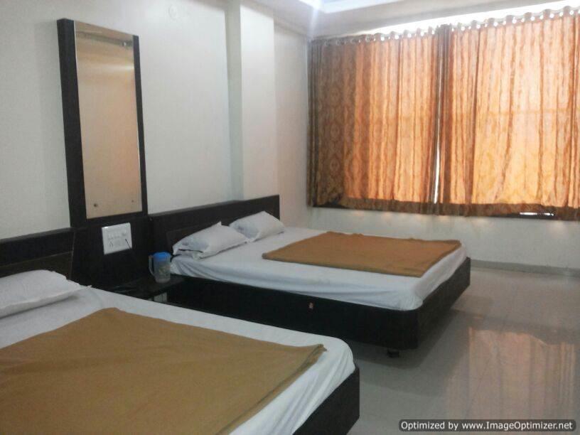 Hotel Sai Galaxy Inn Shirdi Zimmer foto