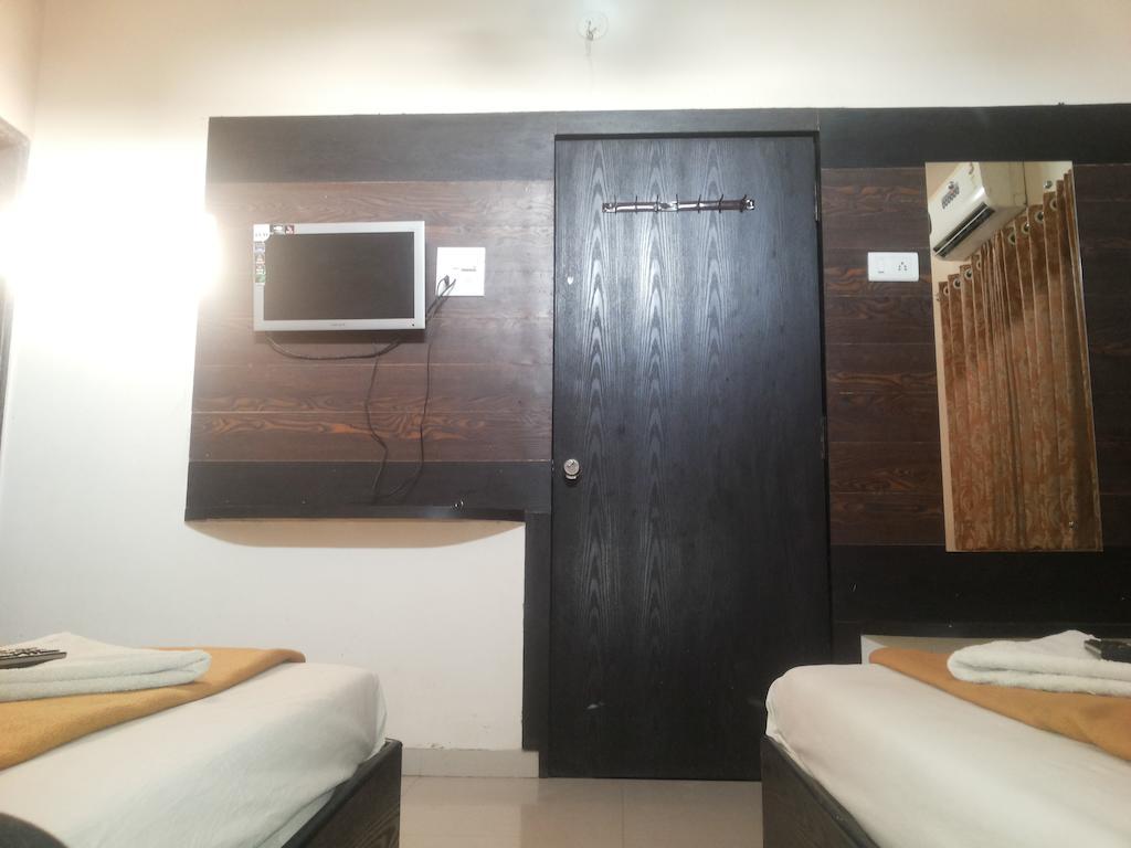 Hotel Sai Galaxy Inn Shirdi Zimmer foto