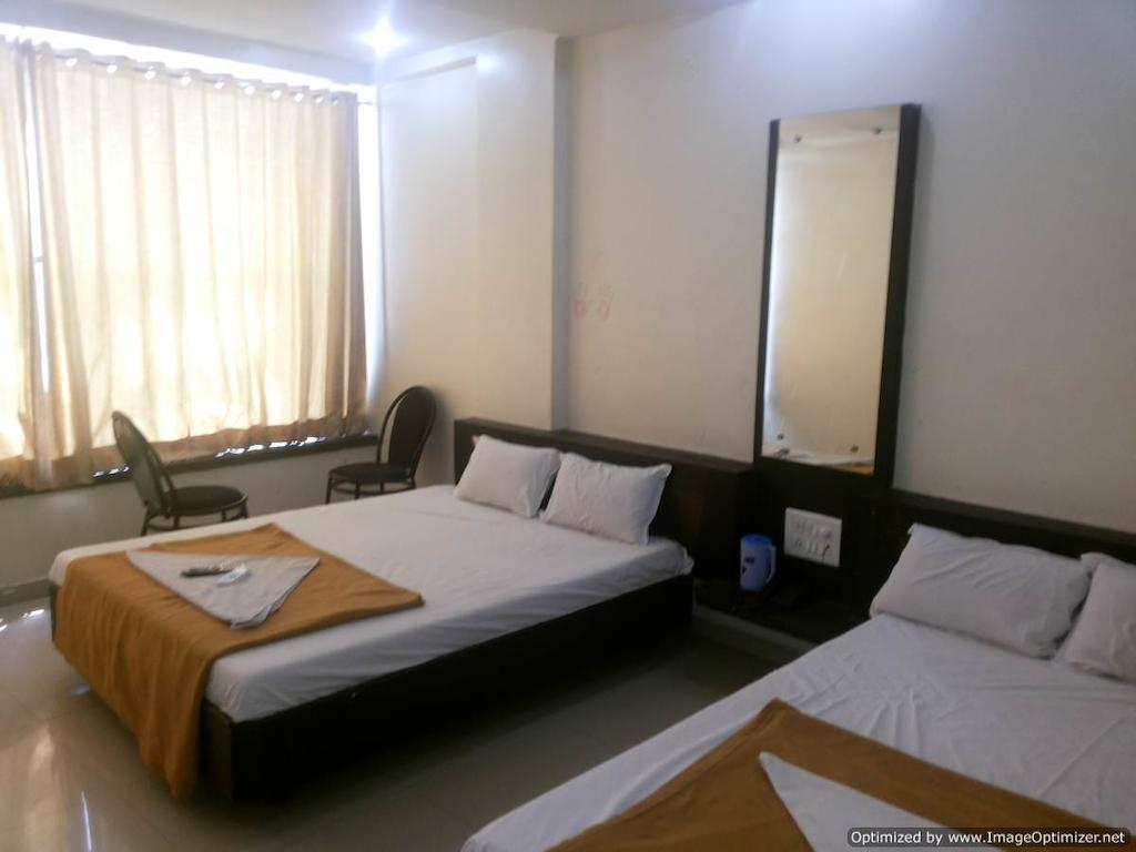 Hotel Sai Galaxy Inn Shirdi Zimmer foto